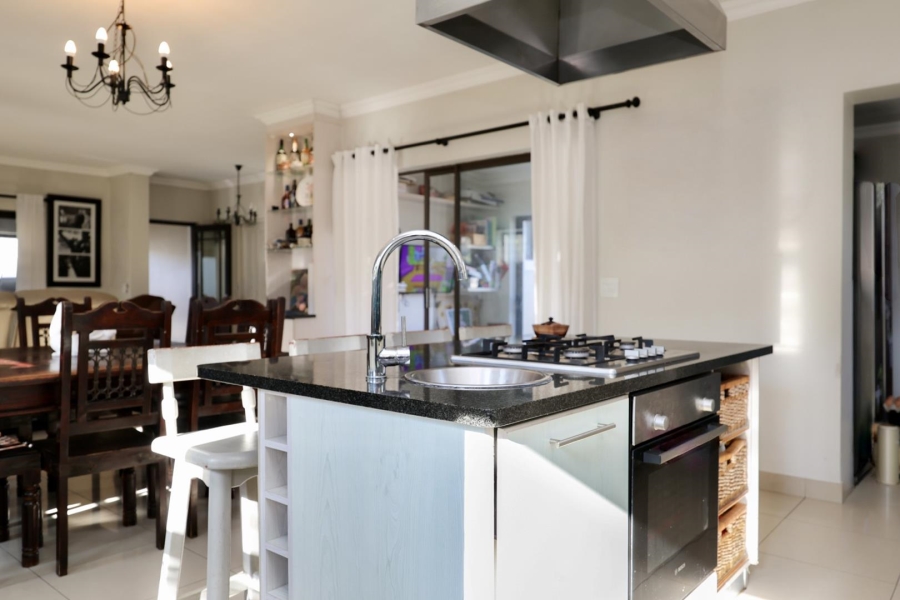 3 Bedroom Property for Sale in Kraaibosch Western Cape